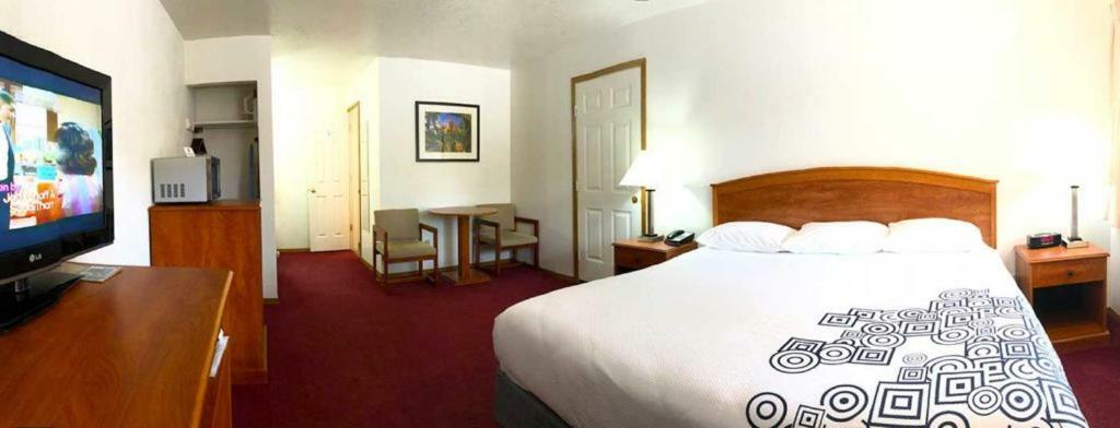 Austin'S Chuckwagon Motel Torrey Exterior photo